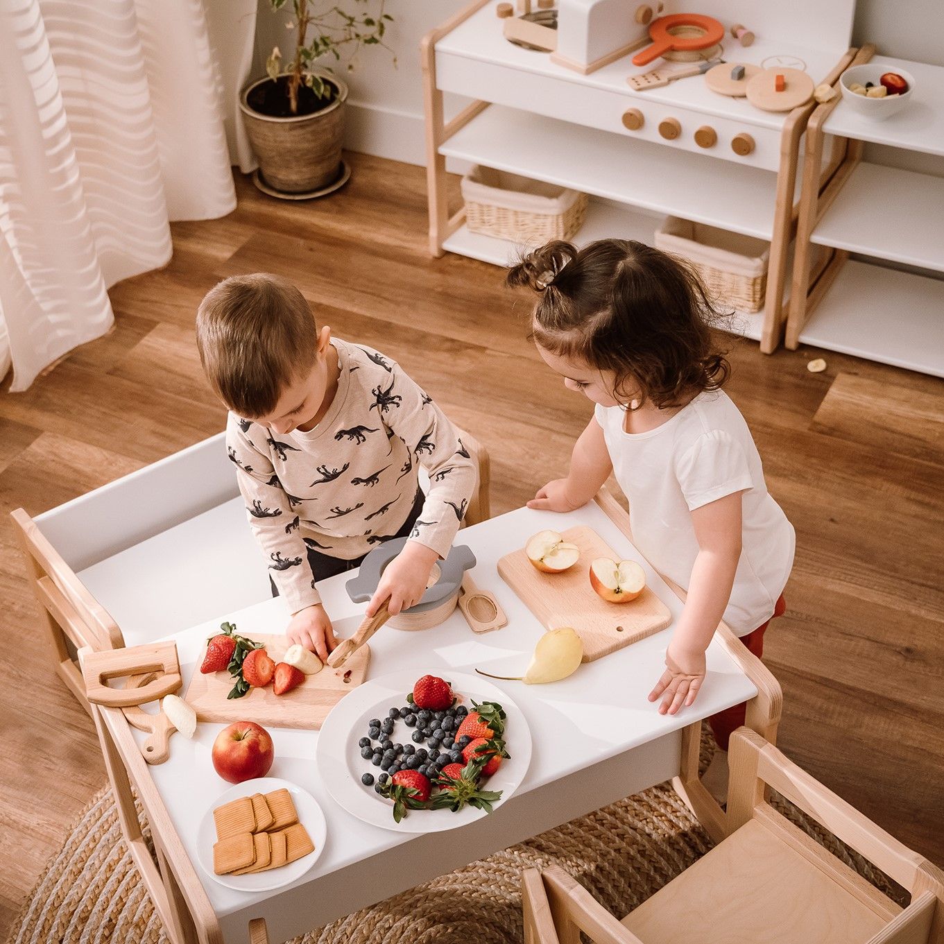 Grande Table multi-fonctionnelle et Chaise Montessori – Monti Family
