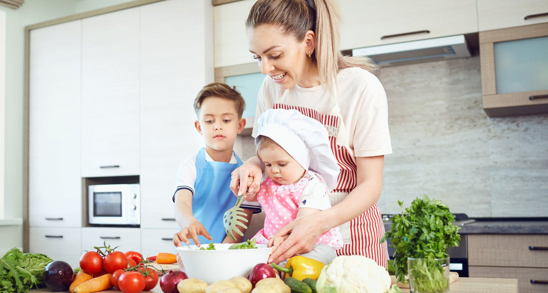 Le Secret pour Encourager l’Autonomie de Votre Enfant : 3 Raisons d’Adopter la Tour d’Observation Montessori - Monti Family