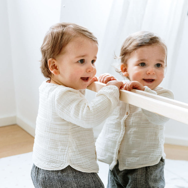 Le miroir: un outil d'apprentissage pour bébé