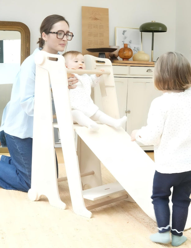 Torre de observación multifunción plegable Montessori con tobogán de pizarra - Monti Family