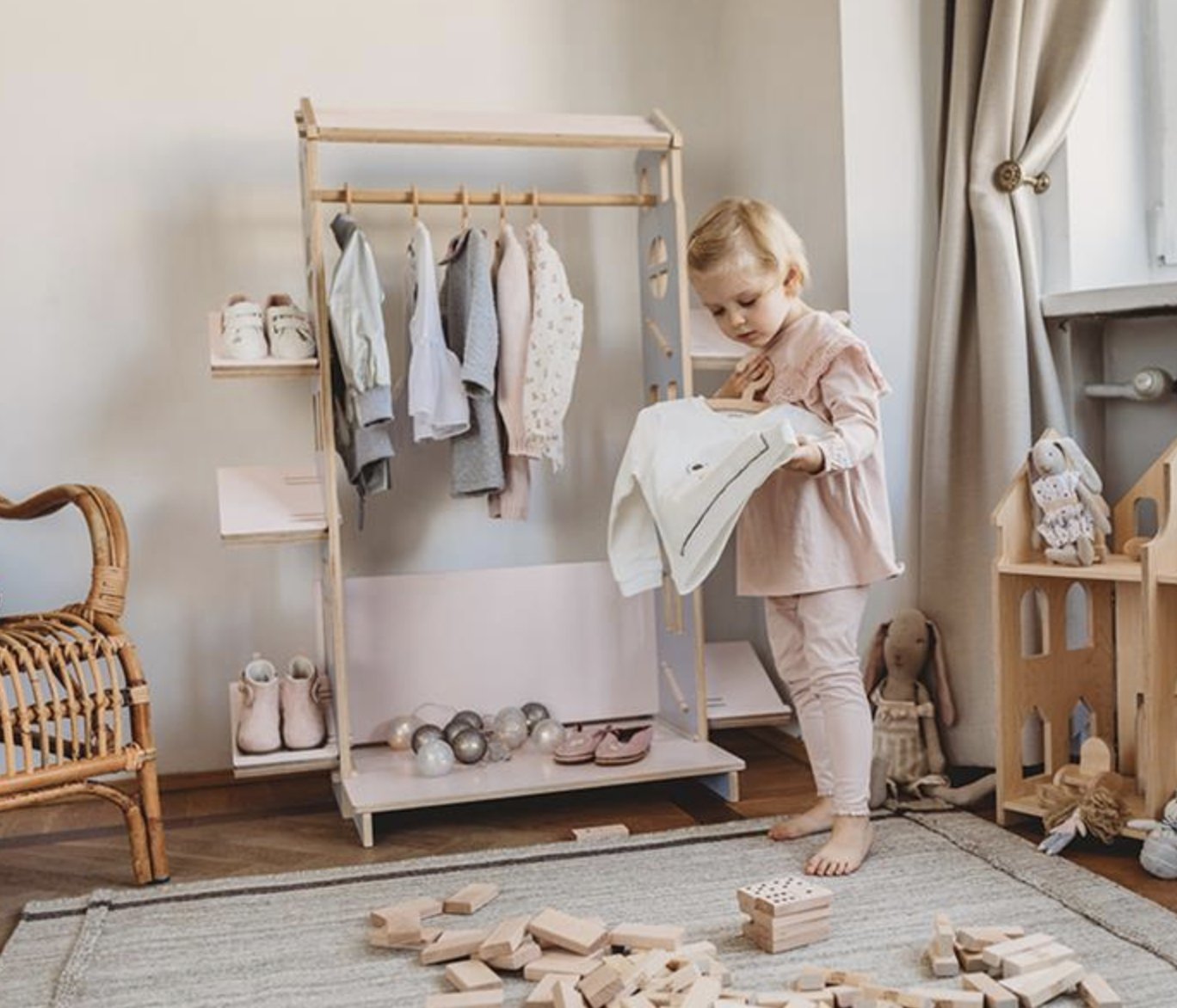 Dressing Montessori - Notre dressing Montessori adapté pour votre enfant –  Monti Family