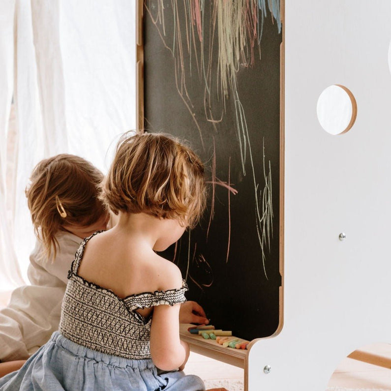 Der Montessori-Mehrzweck-Beobachtungsturm mit Schieferrutsche - Monti Family