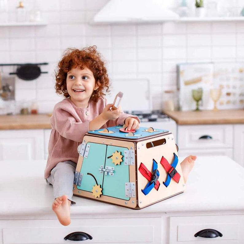 XL wooden activity cube - Monti Family