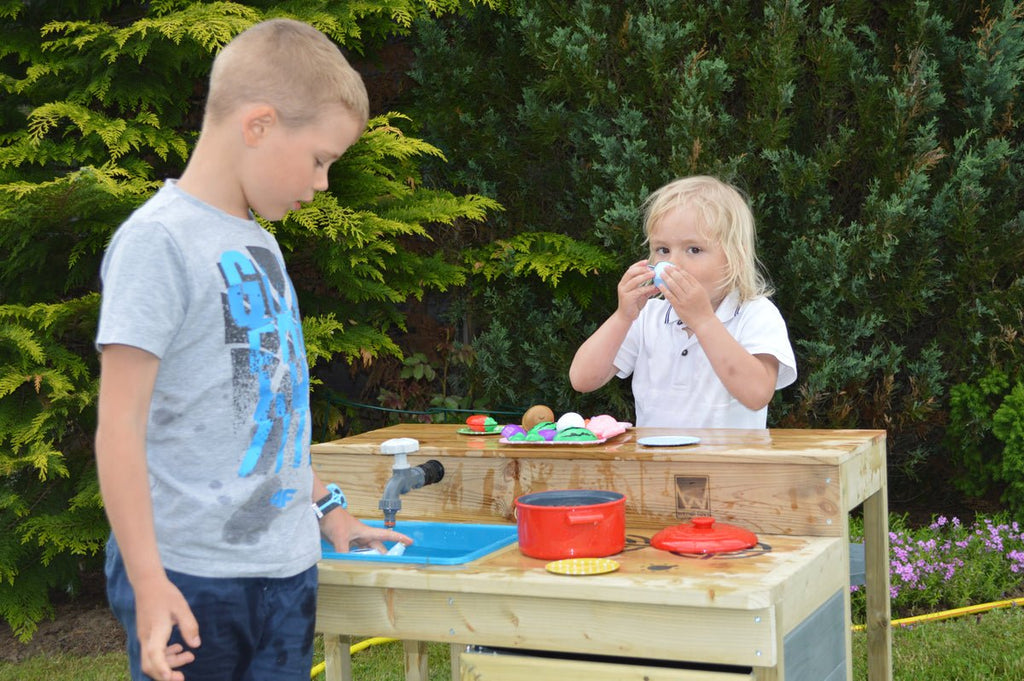 Mudkitchen - sensory stimulation - Monti Family