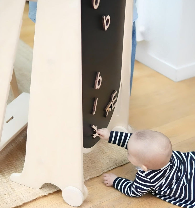 Torre de observación multifunción plegable Montessori con tobogán de pizarra - Monti Family