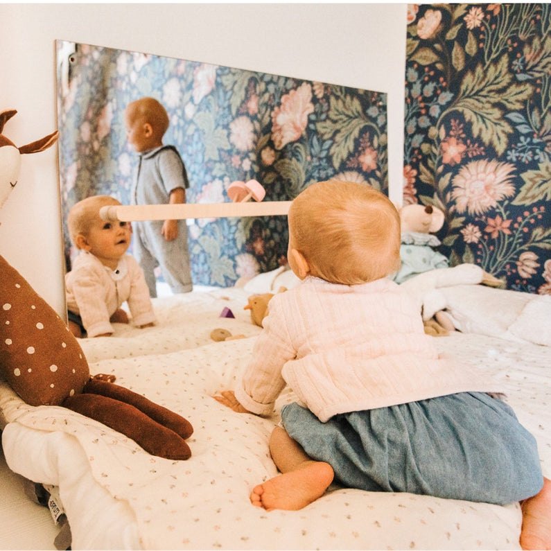 Espejo de pared Montessori con barra de sujeción - Familia Monti