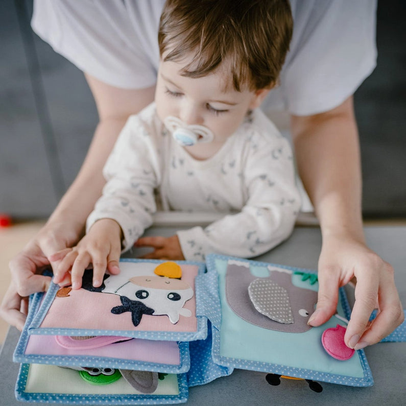 Mini libro silenzioso - Piccola ape - Famiglia Monti